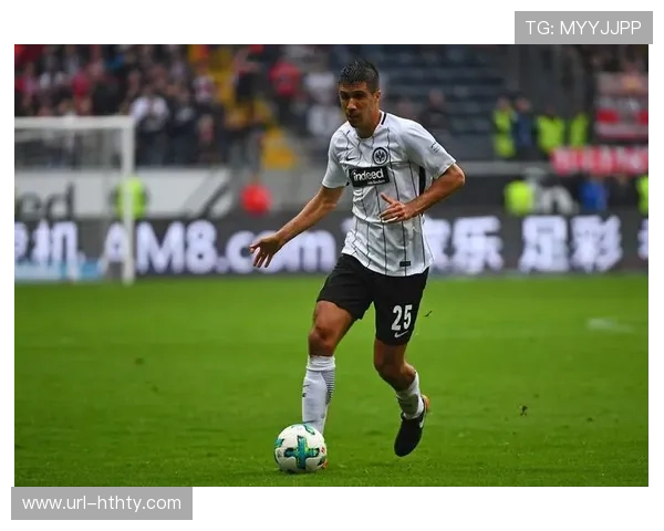 法兰克福总监克罗舍：球队需重新攻守平衡，欧战目标不变