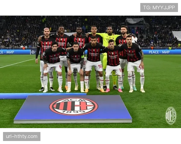 米兰城布置欧冠主题灯光秀，迎接米兰德比式的欧冠半决赛氛围